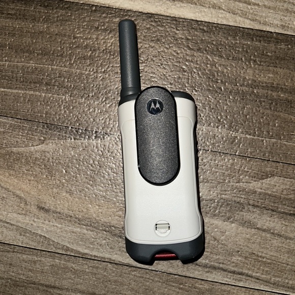 Motorola T260 Talkabout Radio - Picture 2 of 4